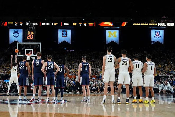 Morez Johnson Jr. (21), Aday Mara (15), Yaxel Lendeborg (23), Roddy Gayle Jr. (11), and Trey McKenney (1)