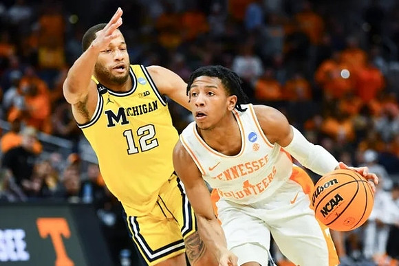 DeVante' Jones (12)
