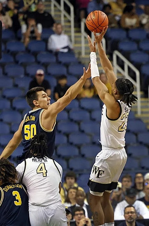 Vladislav Goldin (50) and Tre Donaldson (3)