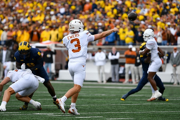 Derrick Moore (8) and Zeke Berry (10)