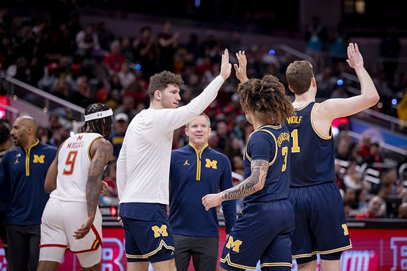 Dusty May, Tre Donaldson (3), Danny Wolf (1), and Michigan Team