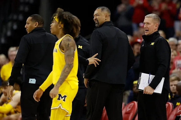 Howard Eisley, Dug McDaniel (0), and Juwan Howard