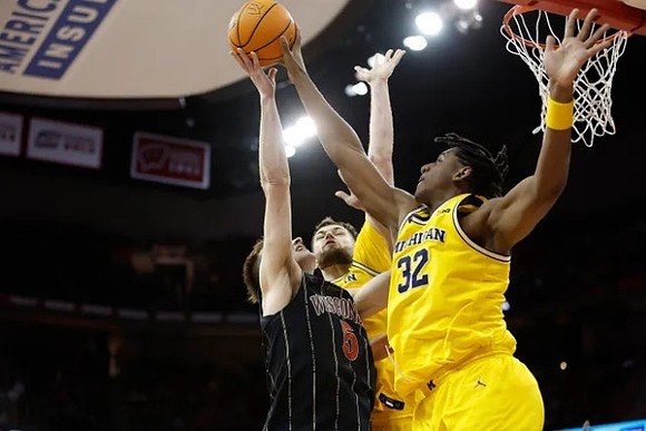 Hunter Dickinson (1) and Tarris Reed Jr. (32)