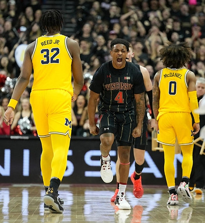 Tarris Reed Jr. (32) and Dug McDaniel (0)