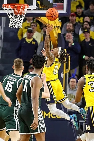 Dug McDaniel (0) and Tarris Reed Jr. (32)
