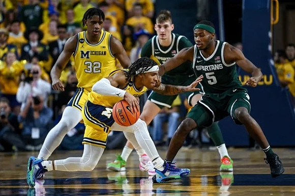 Tarris Reed Jr. (32) and Dug McDaniel (0)