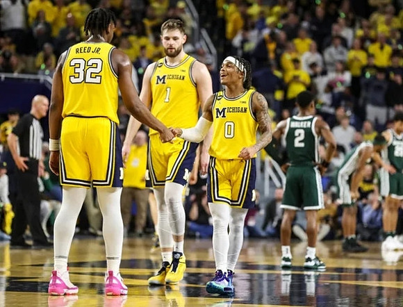 Tarris Reed Jr. (32), Hunter Dickinson (1), and Dug McDaniel (0)