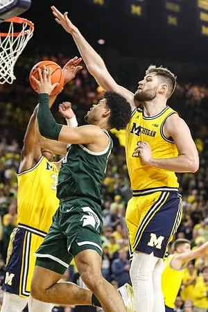 Tarris Reed Jr. (32) and Hunter Dickinson (1)