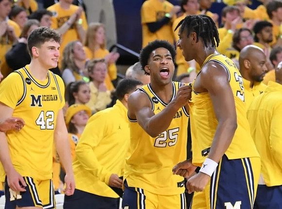 Will Tschetter (42), Jace Howard (25), and Tarris Reed Jr. (32)