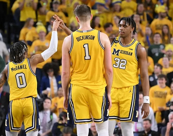Dug McDaniel (0), Hunter Dickinson (1), and Tarris Reed Jr. (32)