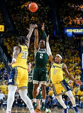 Tarris Reed Jr. (32) and Dug McDaniel (0)