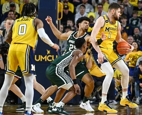 Dug McDaniel (0) and Hunter Dickinson (1)