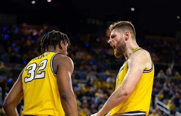Tarris Reed Jr. (32) and Hunter Dickinson (1)