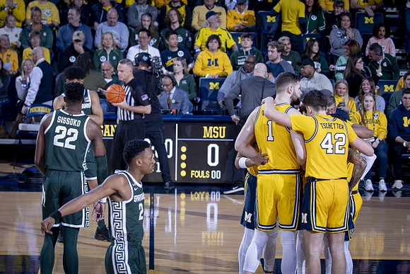 Hunter Dickinson (1) and Will Tschetter (42)
