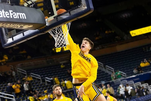 Hunter Dickinson (1) and Will Tschetter (42)