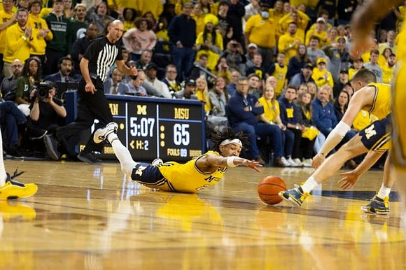 Kobe Bufkin (2) and Joey Baker (15)