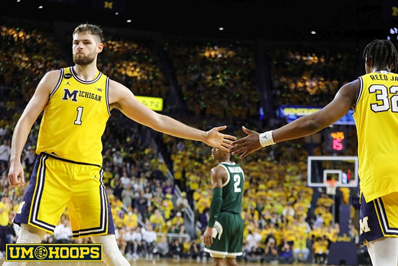 Hunter Dickinson (1) and Tarris Reed Jr. (32)