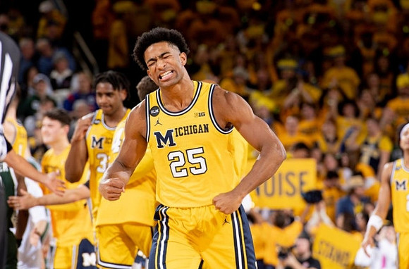 Tarris Reed Jr. (32) and Jace Howard (25)