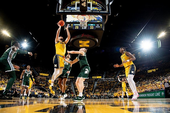 Hunter Dickinson (1) and Tarris Reed Jr. (32)