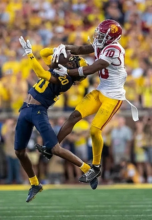 Jyaire Hill (20)