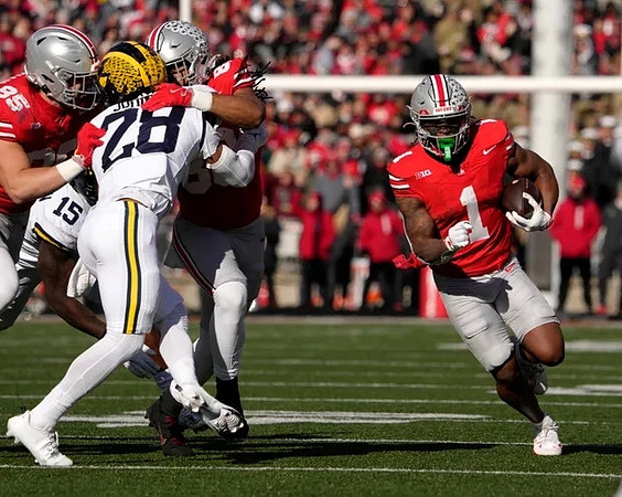 Ernest Hausmann (15) and Quinten Johnson (28)