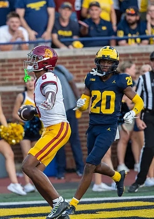 Jyaire Hill (20)