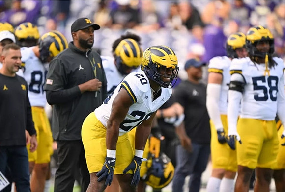 Sherrone Moore, Kalel Mullings (20), and Giovanni El-Hadi (58)