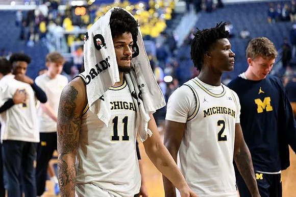 Roddy Gayle Jr. (11), L.J. Cason (2), and Michigan Team