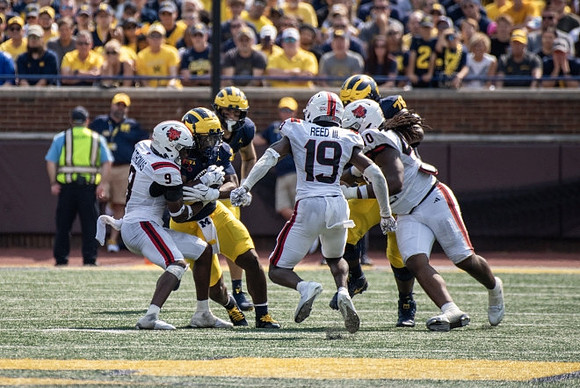 Donovan Edwards (7) and Myles Hinton (78)