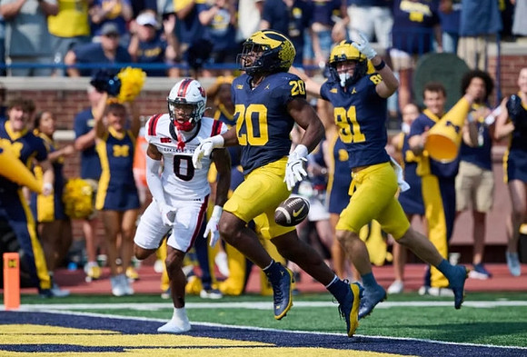 Kalel Mullings (20) and Peyton O'Leary (81)