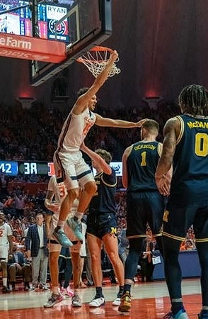 Illinois Head Coach Brad Underwood, Will Tschetter (42), Hunter Dickinson (1), and Dug McDaniel (0)
