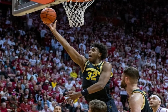 Tarris Reed Jr. (32) and Hunter Dickinson (1)