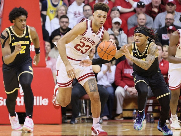 Tarris Reed Jr. (32) and Dug McDaniel (0)