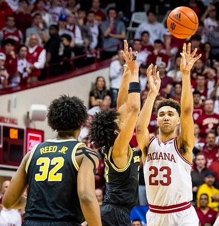 Tarris Reed Jr. (32) and Kobe Bufkin (2)