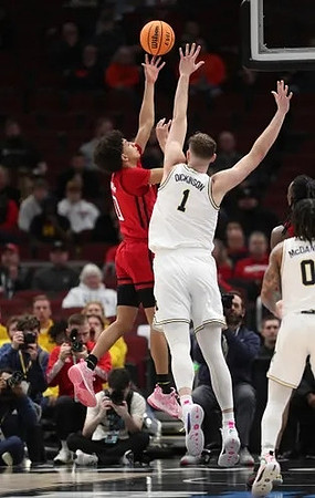 Hunter Dickinson (1) and Dug McDaniel (0)