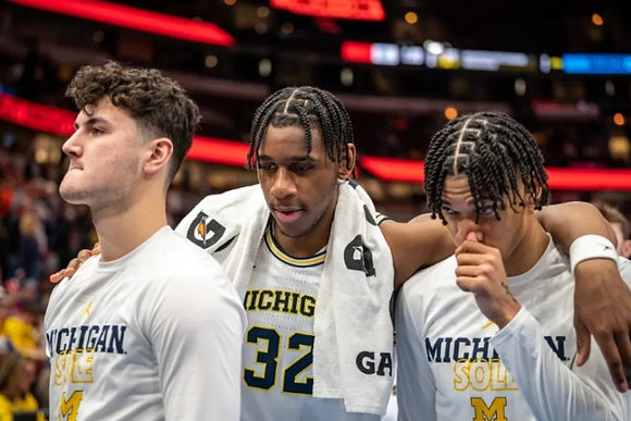 Ian Burns (4), Tarris Reed Jr. (32), and Dug McDaniel (0)