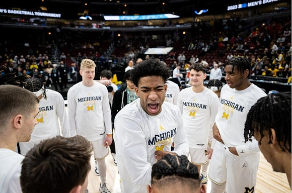 Jace Howard (25) and Michigan Team