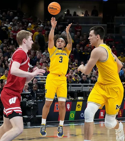 Tre Donaldson (3) and Vladislav Goldin (50)