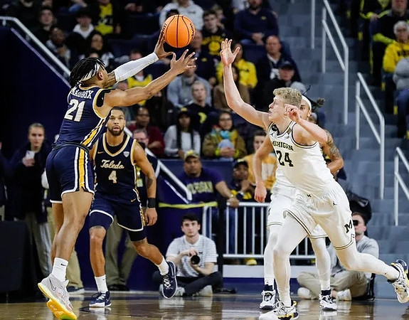 Youssef Khayat (24) and Kobe Bufkin (2)
