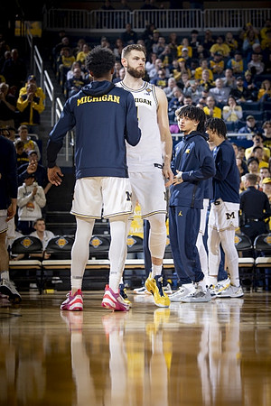 Jace Howard (25), Hunter Dickinson (1), and Jaelin Llewellyn (3)