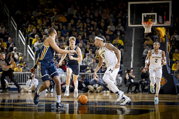 Terrance Williams II (5) and Kobe Bufkin (2)