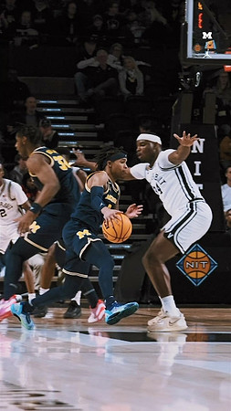 Tarris Reed Jr. (32) and Dug McDaniel (0)