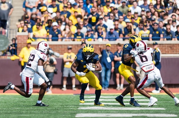 Donovan Edwards (7) and Semaj Morgan (0)