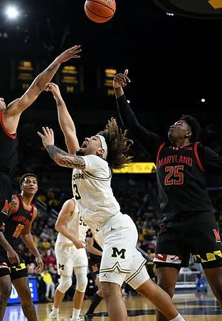 Vladislav Goldin (50) and Tre Donaldson (3)