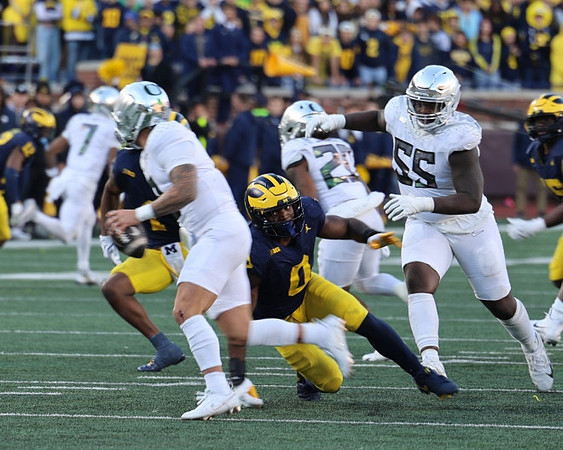 Jaishawn Barham (1) and Josaiah Stewart (0)