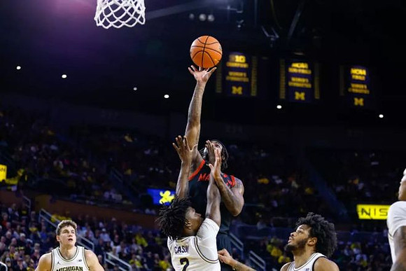 Will Tschetter (42), L.J. Cason (2), and Roddy Gayle Jr. (11)