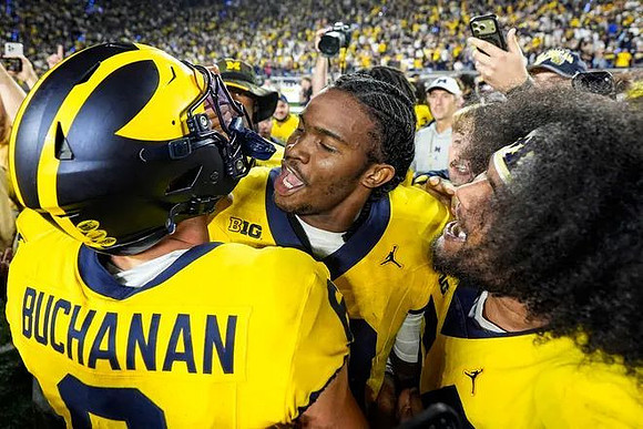JJ Buchanan (6) and Bryce Underwood (19)