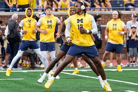 Bryce Underwood (19) and Michigan Team