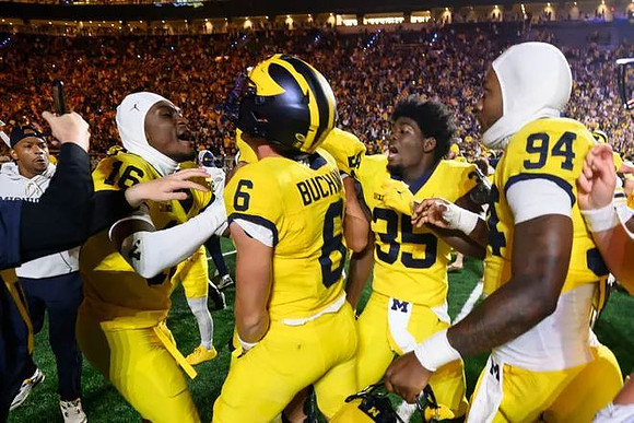 JJ Buchanan (6) and Michigan Team