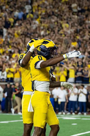 Troy Bowles (18) and Jyaire Hill (0)